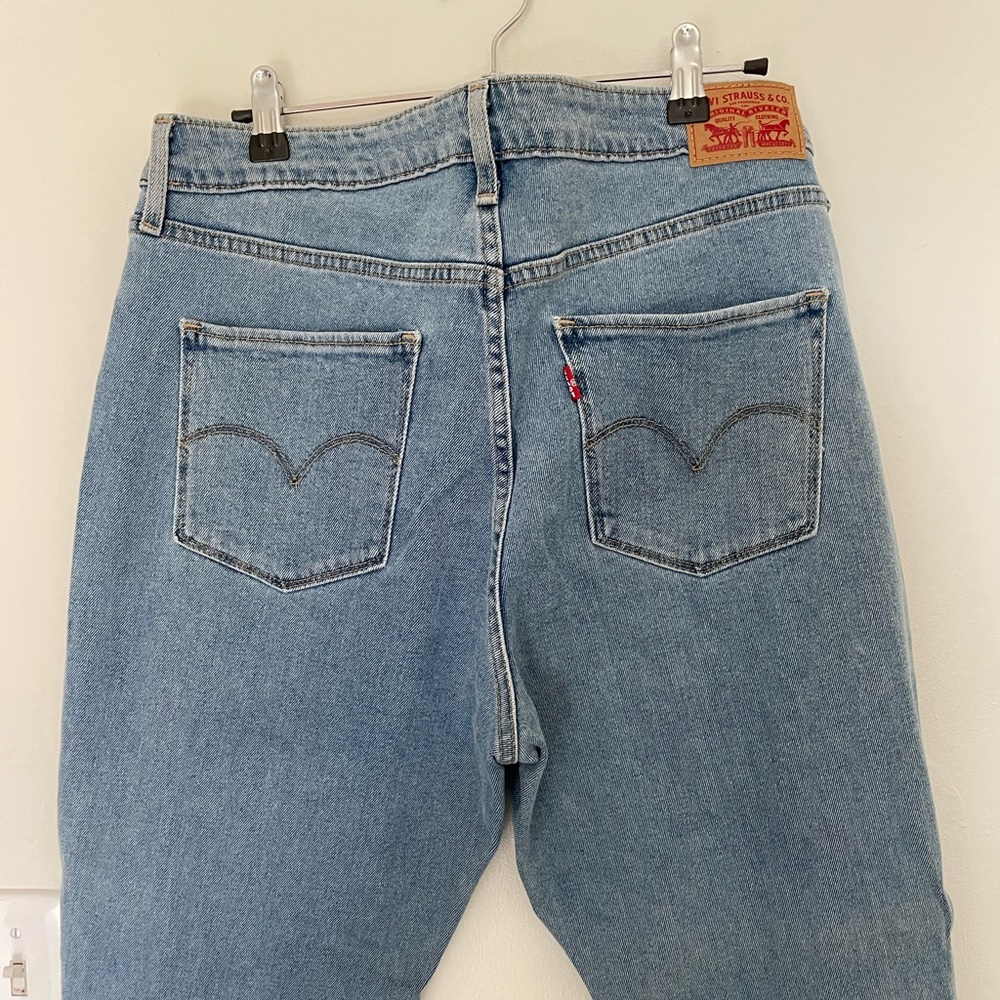 Levi brand skinny ankle jeans